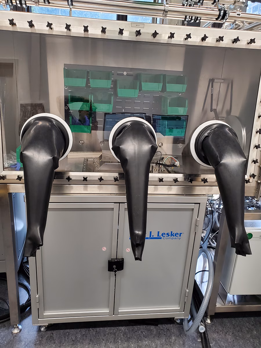 Glovebox-integrated KJLC ALD150LE